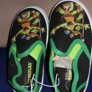 Boys NWT ninja turtle slip on shoes